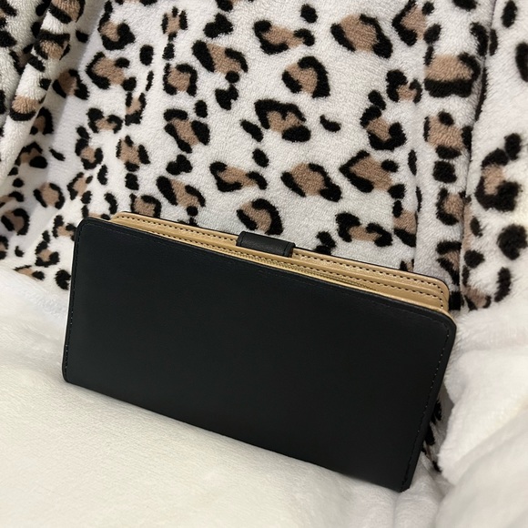 NWOT - Beautiful Leaf Black & Gold Wallet - Picture 5 of 5